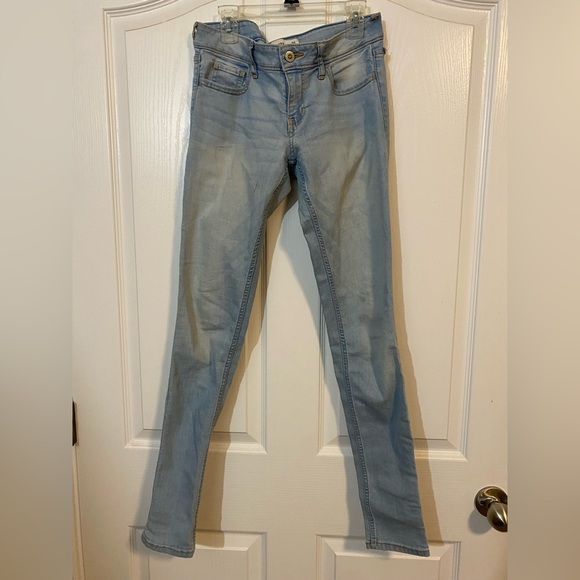 🔥 Low rise Hollister jeans - Picture 1 of 7